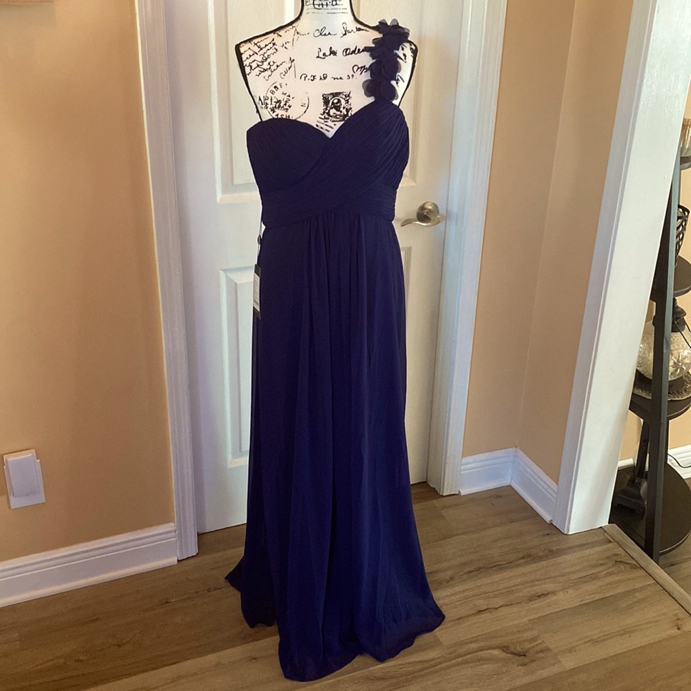 Pleated bodice flower one shoulder detailing chiffon dress, size 12.